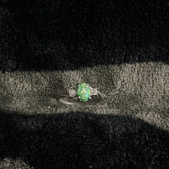 Jewelry - Elegant Green Opal and Silver Ring